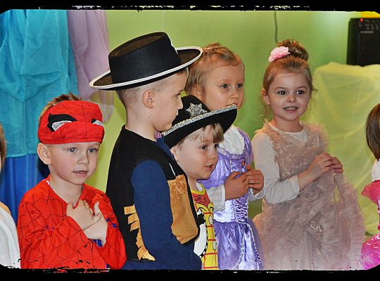 Dzień Babci i Dziadka na karnawałowo :)