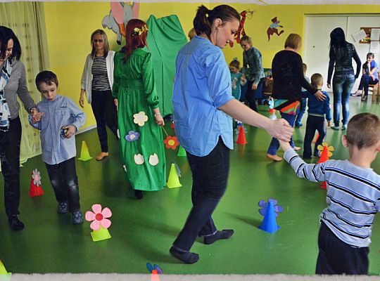 Wiosna nas budzi - taniec z mamą