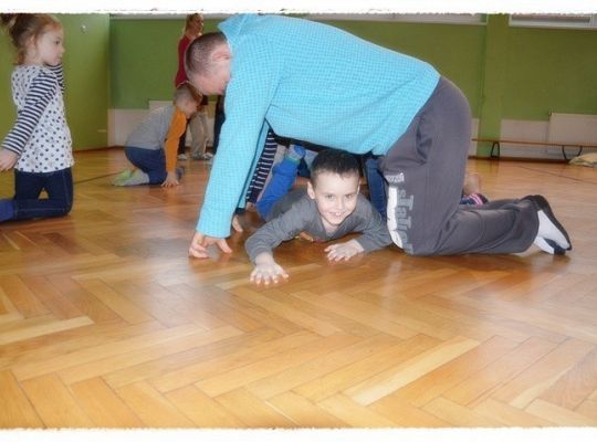 Zajęcia grupowe z Ruchu Rozwijającego bazującego na pracy Weroniki Sherborne