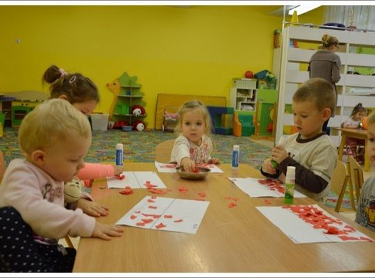 Flaga Polski w wykonaniu maluszkow