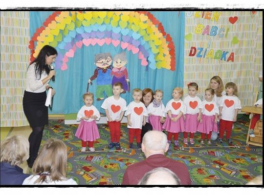 Dzień babci i dziadka w grupie maluszków