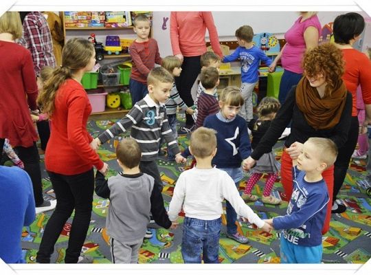 Pierwszy dzień ferii zimowych w przedszkolu- zabawa walentynkowa