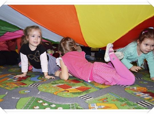 Pierwszy dzień ferii zimowych w przedszkolu- zabawa walentynkowa