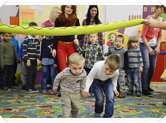 Pierwszy dzień ferii zimowych w przedszkolu- zabawa walentynkowa