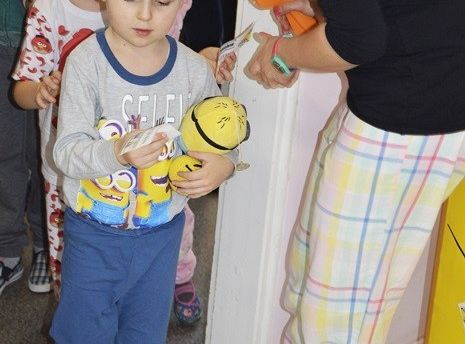 Piąty dzień ferii zimowych w przedszkolu - Kino w piżamach i gość specjalny!