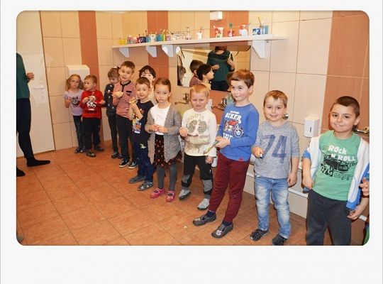 Szczotka pasta, kubek, ciepła woda, tak się zaczyna wielka przygoda…