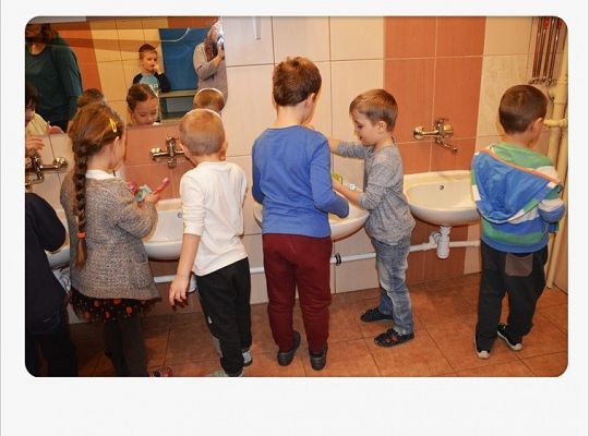 Szczotka pasta, kubek, ciepła woda, tak się zaczyna wielka przygoda…