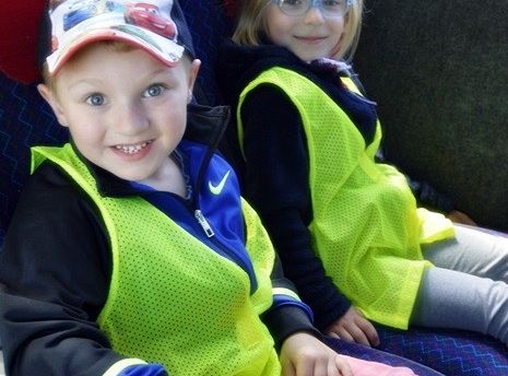 Starszaki na spektaklu pt. "Elektromisja"