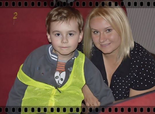 Starszaki na spektaklu pt. "Elektromisja"