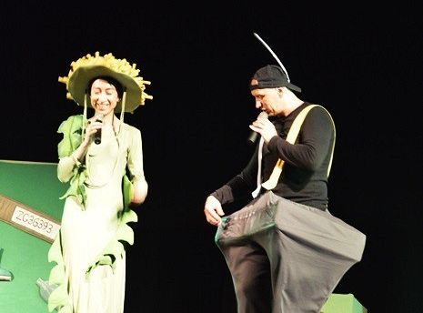 Starszaki na spektaklu pt. "Elektromisja"