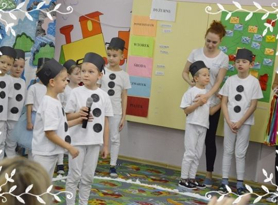 Występ świąteczny w grupie najstarszaej