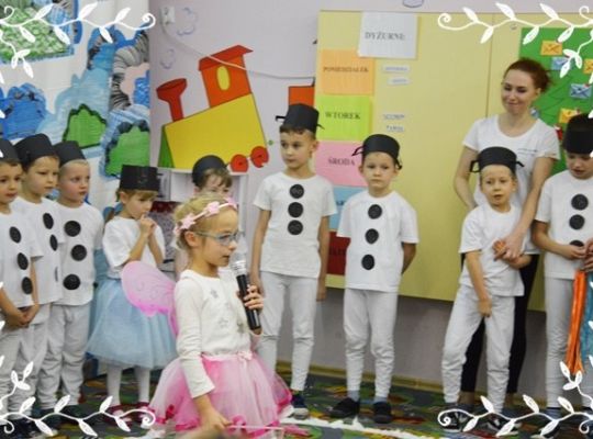 Występ świąteczny w grupie najstarszaej