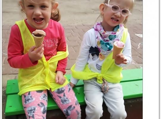 To był maj,Pachniała Saska Kępa szalonym, zielonym bzem!