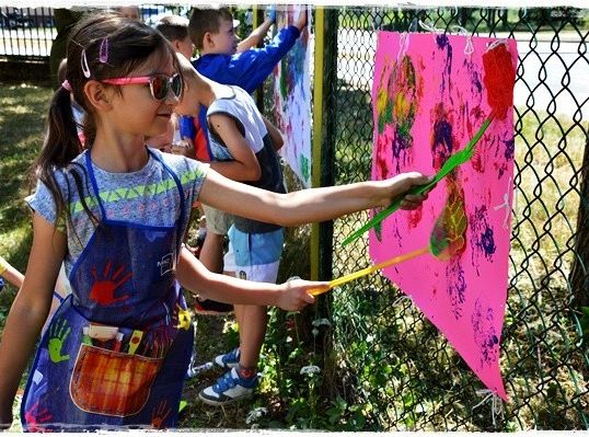 Czerwone maki, wata cukrowa i zapach łąki....