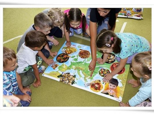 Czerwone maki, wata cukrowa i zapach łąki....