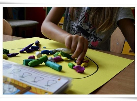 Czerwone maki, wata cukrowa i zapach łąki....