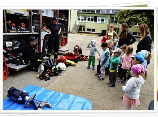 Czerwone maki, wata cukrowa i zapach łąki....
