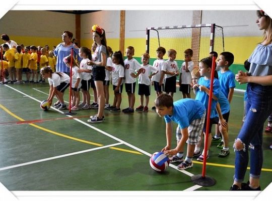 Czerwone maki, wata cukrowa i zapach łąki....