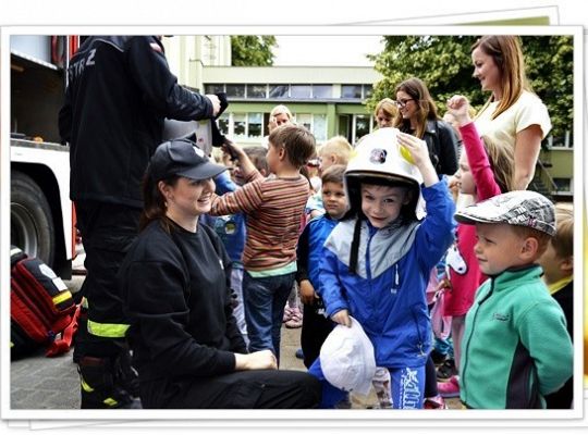 Czerwone maki, wata cukrowa i zapach łąki....