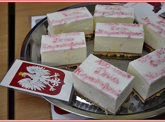 Niepodległa do hymnu! Radujmy się !