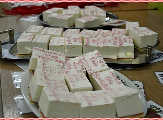 Niepodległa do hymnu! Radujmy się !