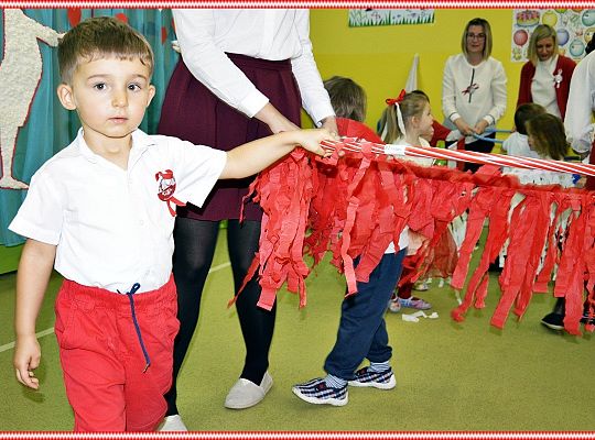 Niepodległa do hymnu! Radujmy się !