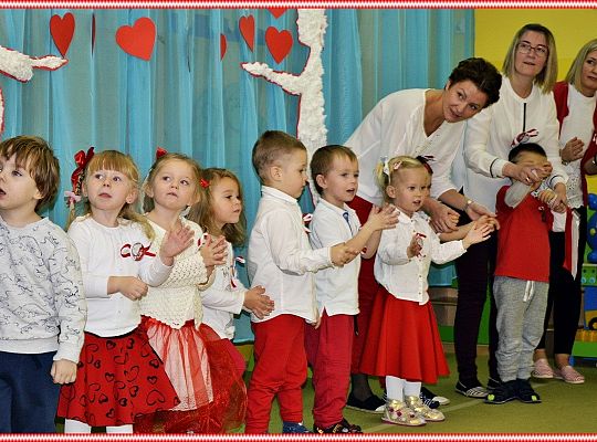 Niepodległa do hymnu! Radujmy się !