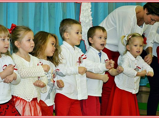 Niepodległa do hymnu! Radujmy się !
