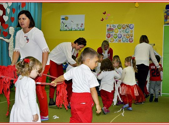 Niepodległa do hymnu! Radujmy się !