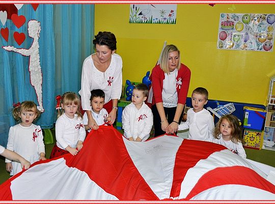 Niepodległa do hymnu! Radujmy się !
