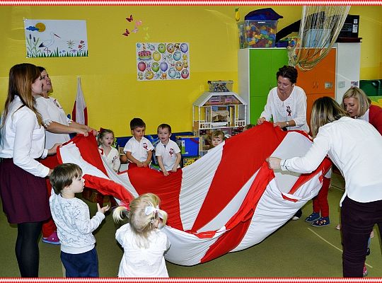 Niepodległa do hymnu! Radujmy się !