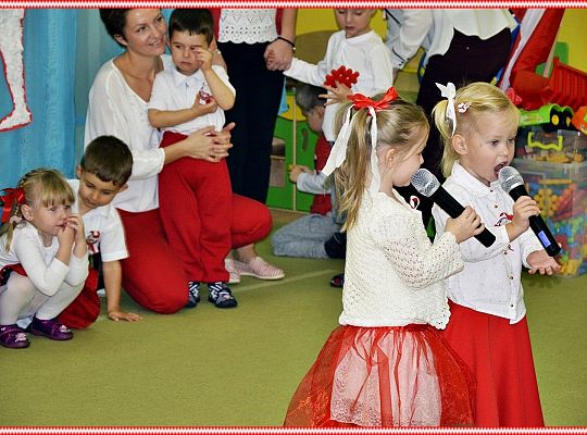 Niepodległa do hymnu! Radujmy się !