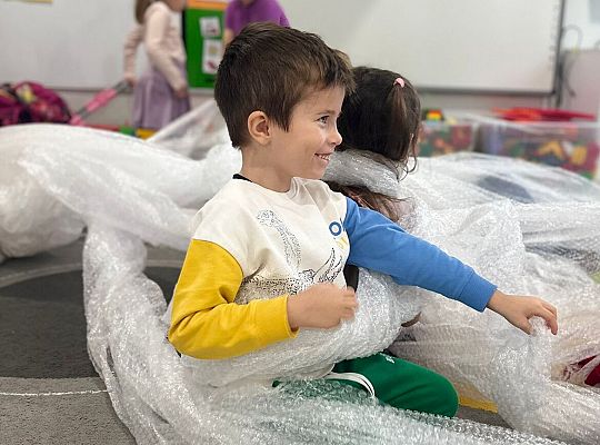 Zabawa z folia bąbelkową