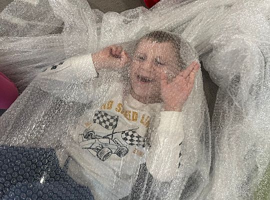 Zabawa z folia bąbelkową