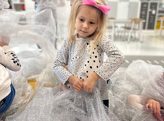 Zabawa z folia bąbelkową